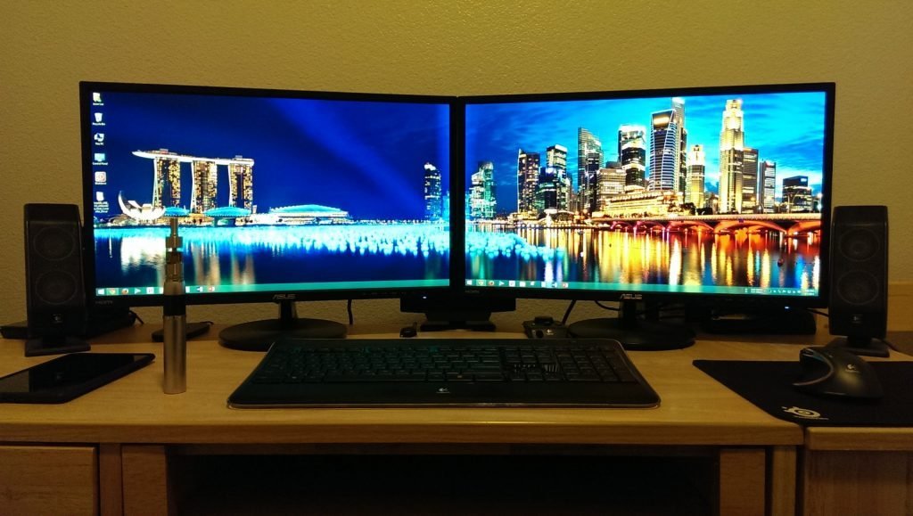 Play a Full screen game on a second monitor