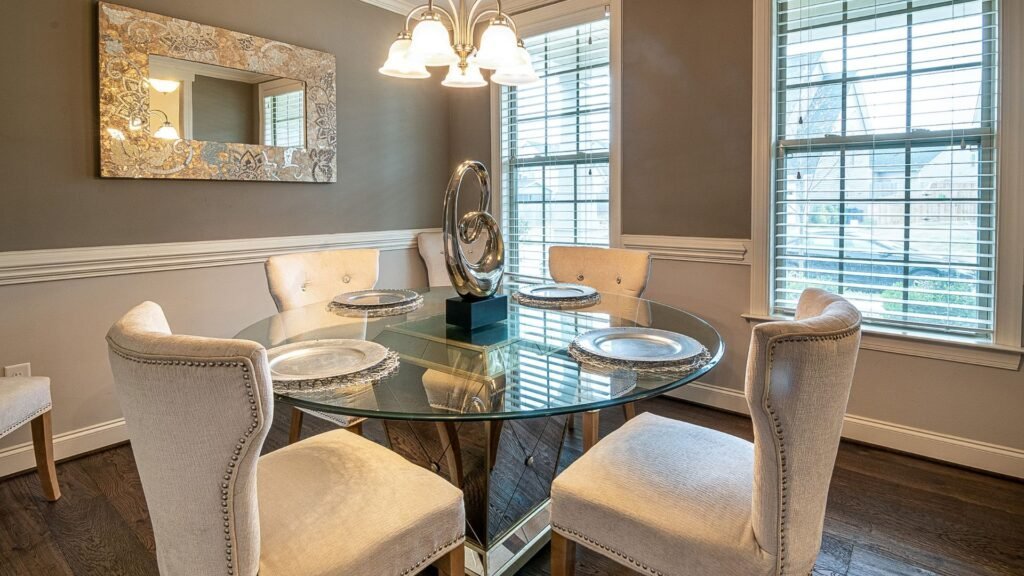 Round Table: Your Dining Solution