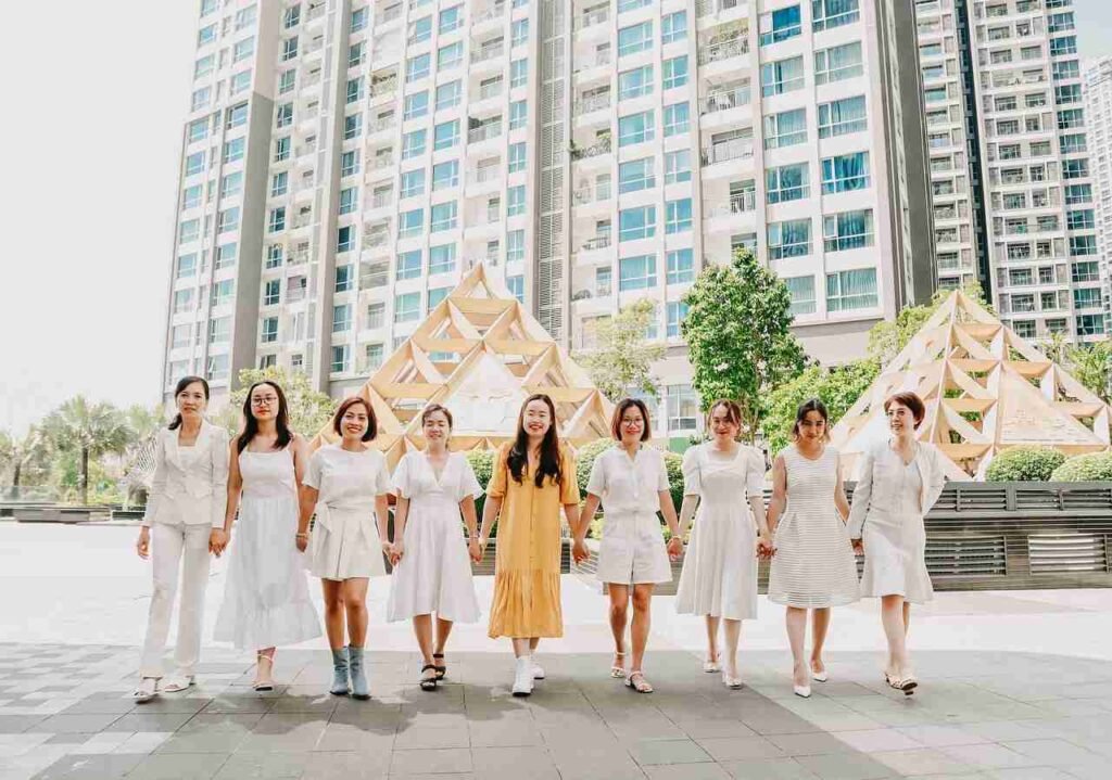 leadership development programmes in the UK