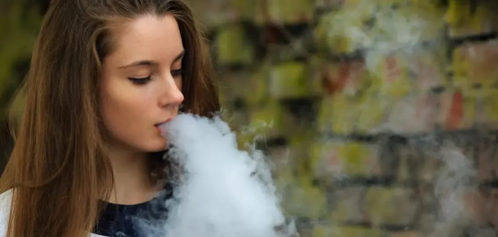 The Story Behind the Popularity of Disposable Vapes